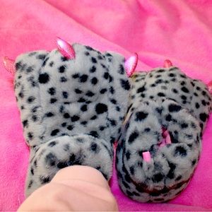 Cute bear-paw light up slippers🐻💕